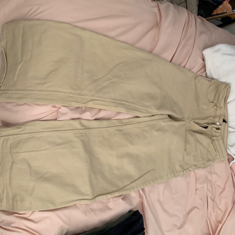 Kaki pants